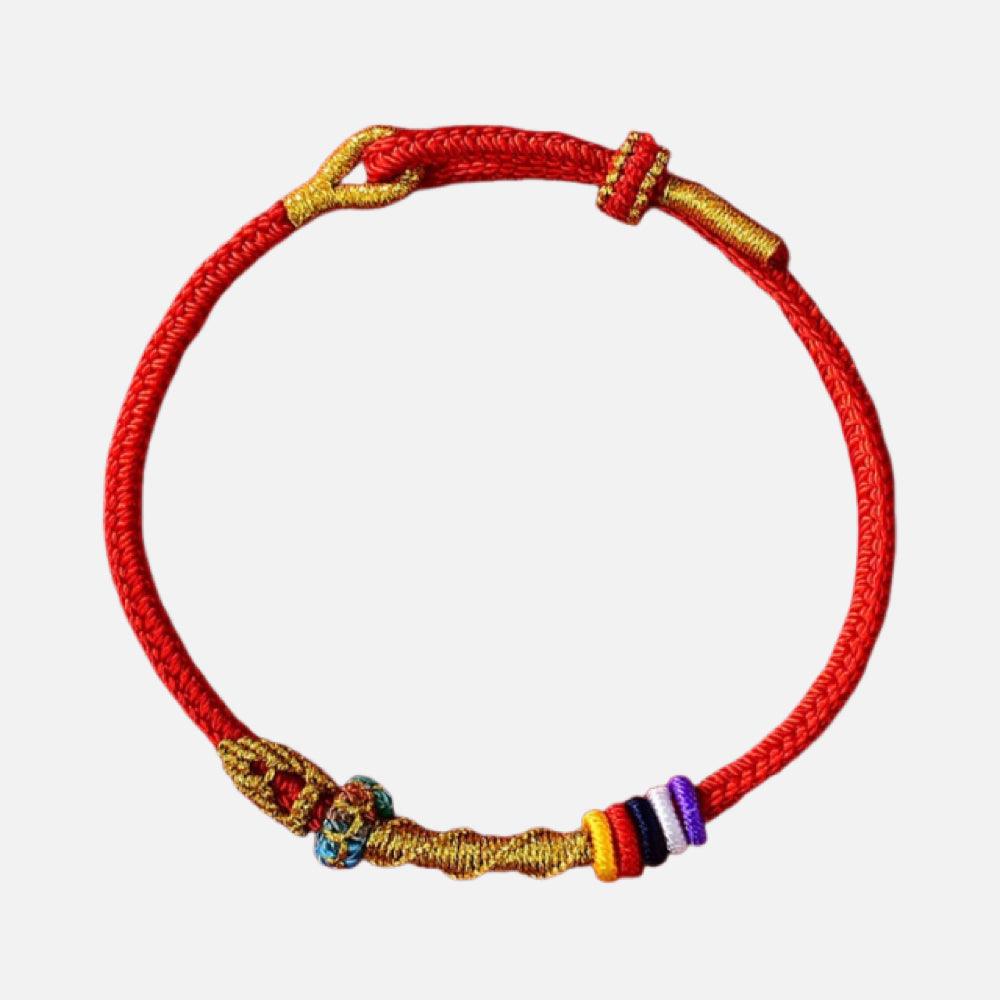 Bracelet porte-bonheur en fil rouge fait main avec motif serpent